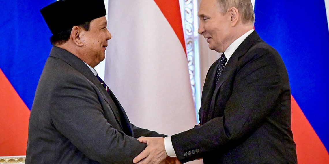Presiden Republik Indonesia Prabowo Subianto bertemu dengan Presiden Federasi Rusia Vladimir Putin di Istana Konstantinovsky, St. Petersburg, pada Kamis, 19 Juni 2025. (Foto: BPMI Setpres)