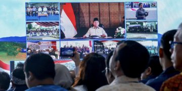 residen RI, Prabowo Subianto meresmikan pengoperasian dan pembangunan 55 proyek energi baru terbarukan EBT serentak di 15 provinsi di Indonesia melalui video conference pada Kamis, (26/6). Foto: BPMI Setpres