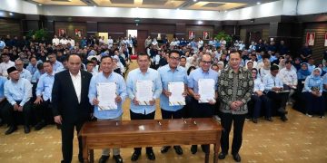 Seluruh Pegawai di lingkungan Kementerian Koperasi (Kemenkop) menandatangani Pakta Integritas Bebas Korupsi/ Anti Korupsi sebagai perwujudan komitmennya dalam menyukseskan program Koperasi Desa/ Kelurahan (Kopdes/ Kel) Merah Putih)