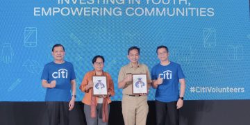 Chief Executive Officer Citi Indonesia Batara Sianturi (kiri) dalam acara “Investing in Youth, Empowering Communities”, di Jakarta, Senin, 23 Juni 2025.