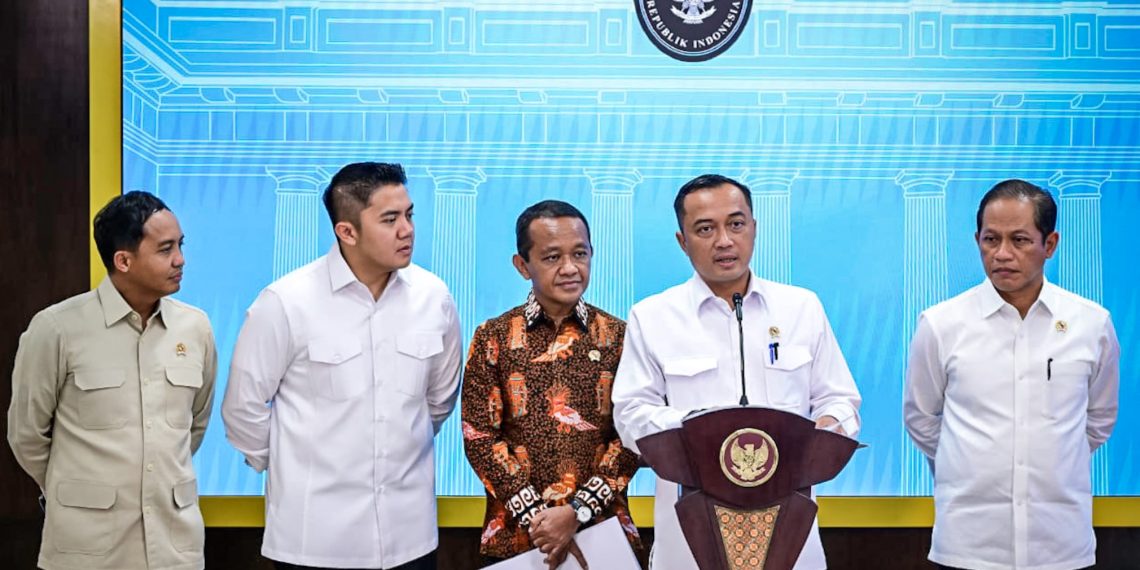 Menteri Sekretaris Negara (Mensesneg), Prasetyo Hadi, menyampaikan keterangan pers kepada awak media di Kompleks Istana Kepresidenan Jakarta, pada Selasa, 10 Juni 2025. (Foto: BPMI Setpres)