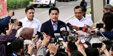 Ketua Umum PSSI Erick Thohir menyampaikan keterangan pers usai pertemuan yang berlangsung pada Jumat, 6 Juni 2025, di kediaman pribadi Presiden di Jalan Kertanegara, Jakarta. Foto: BPMI Setpres/Cahyo