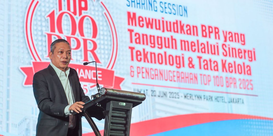 Eko B. Supriyanto, Chairman The Finance menyampaikan pidato sambutan dalam kegiatan Sharing Session dengan tema "Mewujudkan BPR yang Tangguh melalui Sinergi dan Tata Kelola", di Merlynn Park Hotel, Jakarta, Jumat, 20 Juni 2025.