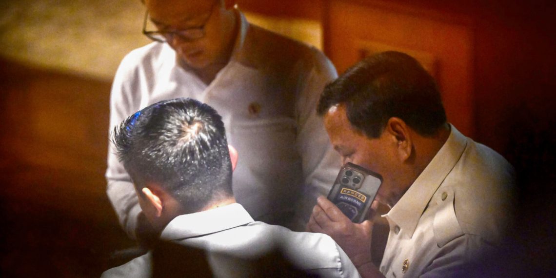 Presiden Republik Indonesia Prabowo Subianto menerima sambungan telepon dari Presiden Republik Korea, Yang Mulia Lee Jae-myung, pada Senin malam, 23 Juni 2025. (Foto: BPMI Setpres)