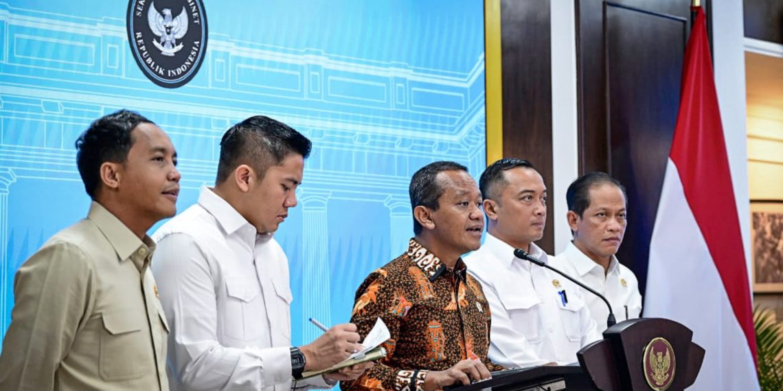 Menteri Energi dan Sumber Daya Mineral, Bahlil Lahadalia, menyampaikan keterangannya di Istana Kepresidenan Jakarta, pada Selasa, 10 Juni 2025. (Foto: BPMI Setpres) Menteri Energi dan Sumber Daya Mineral, Bahlil Lahadalia, menyampaikan keterangannya di Istana Kepresidenan Jakarta, pada Selasa, 10 Juni 2025. (Foto: BPMI Setpres)