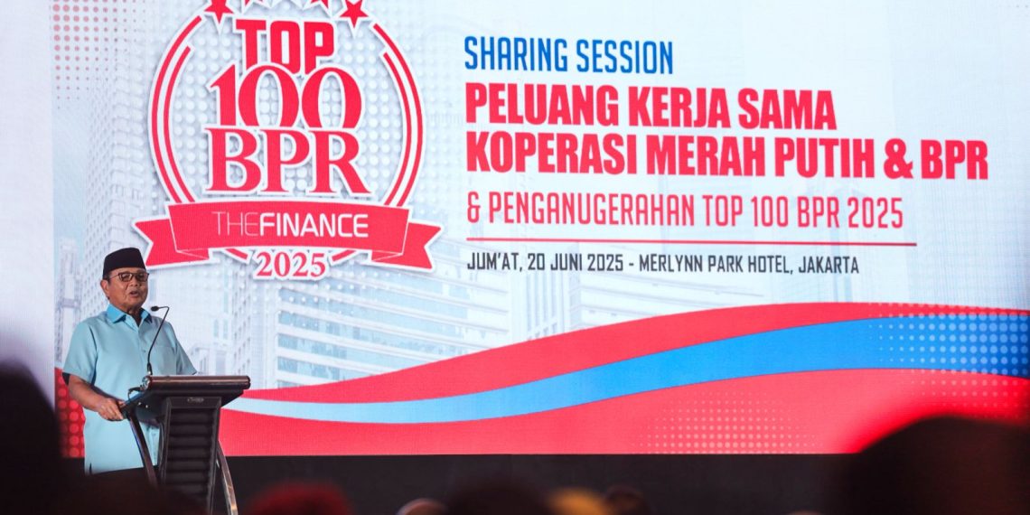 Burhanuddin Abdullah, Gubernur Bank Indonesia (BI) periode 2003-2008 dalam acara Sharing Session dengan tema "Mewujudkan BPR yang Tangguh melalui Sinergi dan Tata Kelola", di Merlynn Park Hotel, Jakarta, Jumat, 20 Juni 2025.
