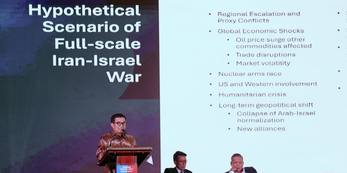 Wakil Ketua Dewan Pengawas Danantara, Muliaman D. Hadad dalam Midyear Outlook 2025: Managing Risk & Sustainability in Economic Uncertainty & Cyberheist, yang diselenggarakan Infobank Media Group, di Jakarta, Selasa, 24 Juni 2025.