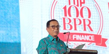 Dian Ediana Rae, Kepala Eksekutif Pengawas Perbankan Otoritas Jasa Keuangan (OJK) menyampaikan keynote speech pada acara Sharing Session dengan tema "Mewujudkan BPR yang Tangguh melalui Sinergi dan Tata Kelola", di Merlynn Park Hotel, Jakarta, Jumat, 20 Juni 2025.