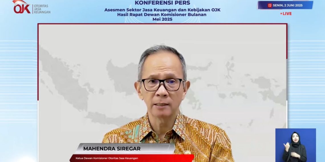 Ketua Dewan Komisioner OJK Mahendra Siregar