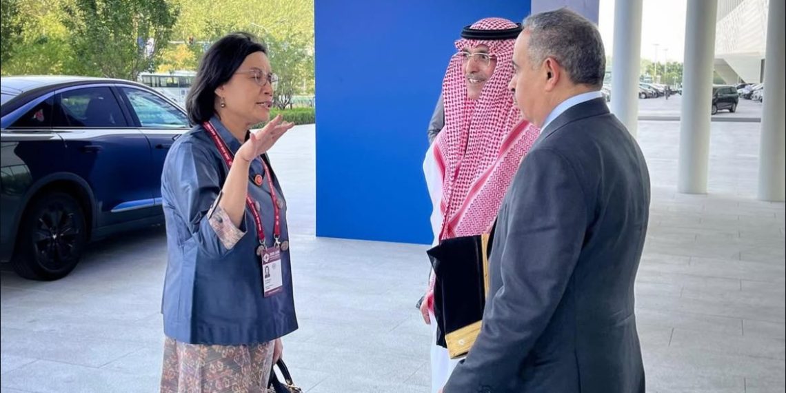 Menteri Keuangan Sri Mulyani Indrawati bertemu dengan Menteri Keuangan Saudi Arabia Muhammad Al Jadaan dan Menteri Keuangan Qatar Ali Alkuwari