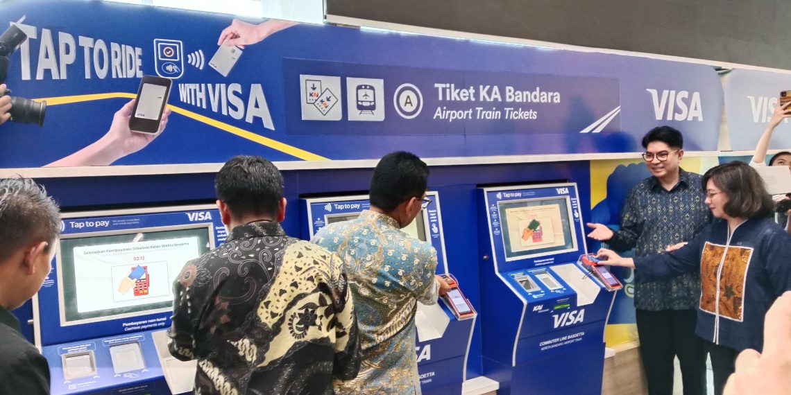 Layanan contactless dari VISA di Stasiun KA Bandara BNI City Dukuh Atas.