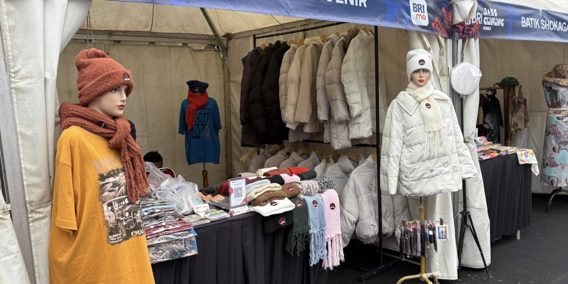 Salah satu tenant UKM di Jazz Gunung Bromo Series I yang menggunakan pembayaran BRImo