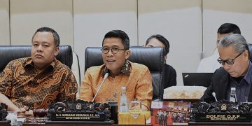 Ketua Komisi XI DPR RI Mukhamad Misbakhun dalam Rapat Kerja Komisi XI DPR RI bersama Menteri Keuangan yang digelar di Kompleks Parlemen, Senayan, Jakarta, pada Selasa (22/7/2025). Foto : DPR