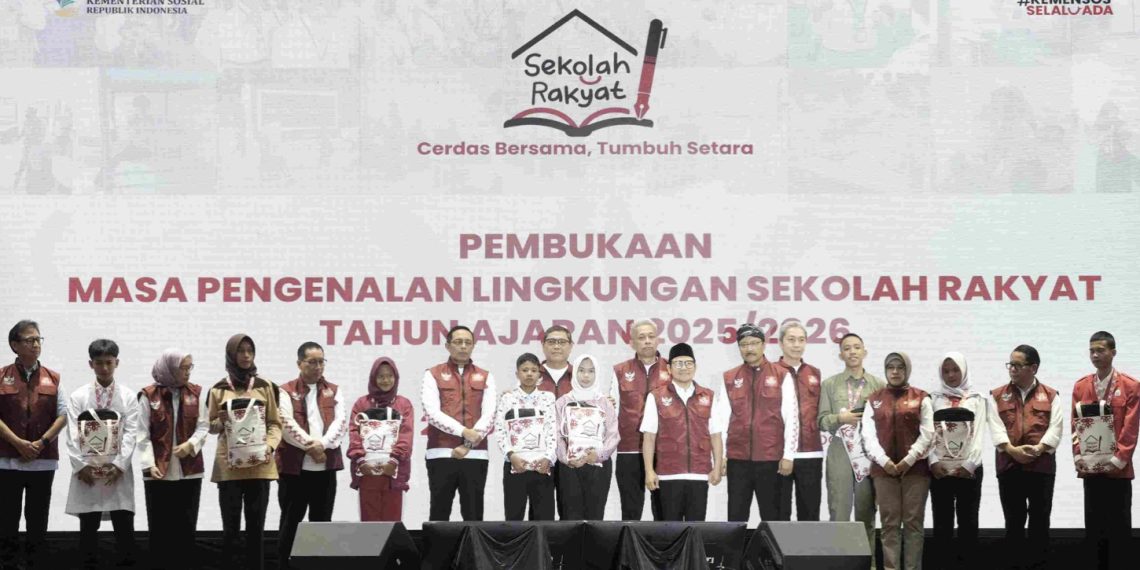 Pembukaan Sekolah Rakyat di Sekolah Rakyat Menengah Pertama 10 Kabupaten Bogor, yang berlokasi di Sentra Terpadu Inten Soewono (STIS) Cibinong, Kabupaten Bogor, Jawa Barat.
