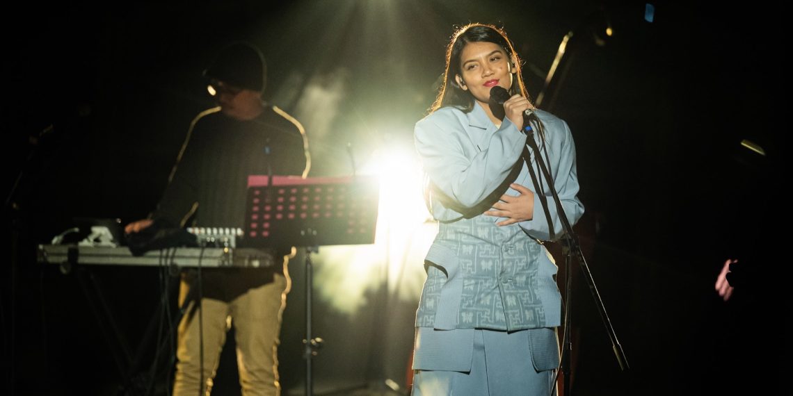 Penampilan penyanyi jazz Monita Tahalea di panggung BRI Jazz Gunung Bromo Series 2 di Amfiteater Jiwa Jawa Resort Bromo, Probolinggo, Jumat (125/7).