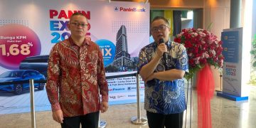 Direktur PaninBank Sugianto Sutanto dan Presiden Direktur Clipan Finance Harjanto Tjitohardjojo