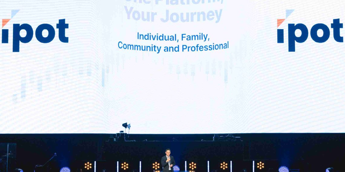 Moleonoto The, Direktur Utama Indo Premier Sekuritas saat meluncurkan IPOT Wealth Creation Platform.