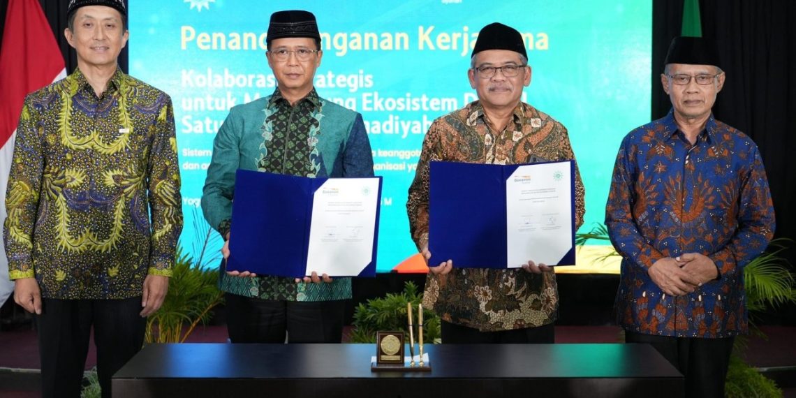 Ki-ka : Direktur Utama Danamon D. Ejima, Direktur Syariah & Sustainability Finance Danamon Herry Hykmanto, Ketua MPI PP Muhammadiyah Muchlas, dan Ketua Umum Pimpinan Pusat Muhammadiyah Haedar Nashir.