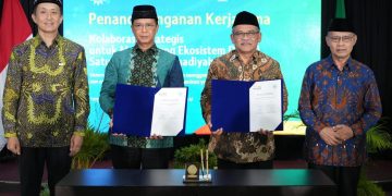 Ki-ka : Direktur Utama Danamon D. Ejima, Direktur Syariah & Sustainability Finance Danamon Herry Hykmanto, Ketua MPI PP Muhammadiyah Muchlas, dan Ketua Umum Pimpinan Pusat Muhammadiyah Haedar Nashir.