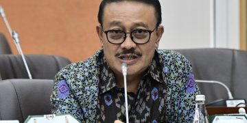 Anggota Komisi VI DPR RI Gde Sumarjaya Linggih dalam Rapat Kerja Komisi VI DPR RI dengan Menteri Perdagangan Budi Santoso di Gedung Nusantara I, DPR RI, Senayan, Jakarta, Rabu (16/7/2025). (Foto : dpr)