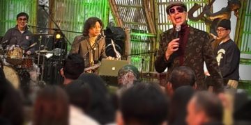 Aksi panggung Jamie Aditya & The Mezzrollers di Jazz Gunung Bromo 2025, yang digelar di Amphitheater Jiwa Jawa Resort Bromo, Probolinggo, Jawa Timur, Sabtu, 19 Juli.