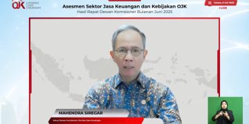 Ketua Dewan Komisioner OJK Mahendra Siregar