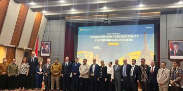 Menteri Koordinator Bidang Perekonomian Airlangga Hartarto & Perwakilan IEU-CEPA