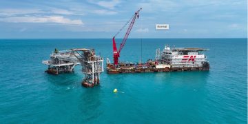 Aktivitas peremajaan jalur pipa migas PHE ONWJ di Anjungan UWA.