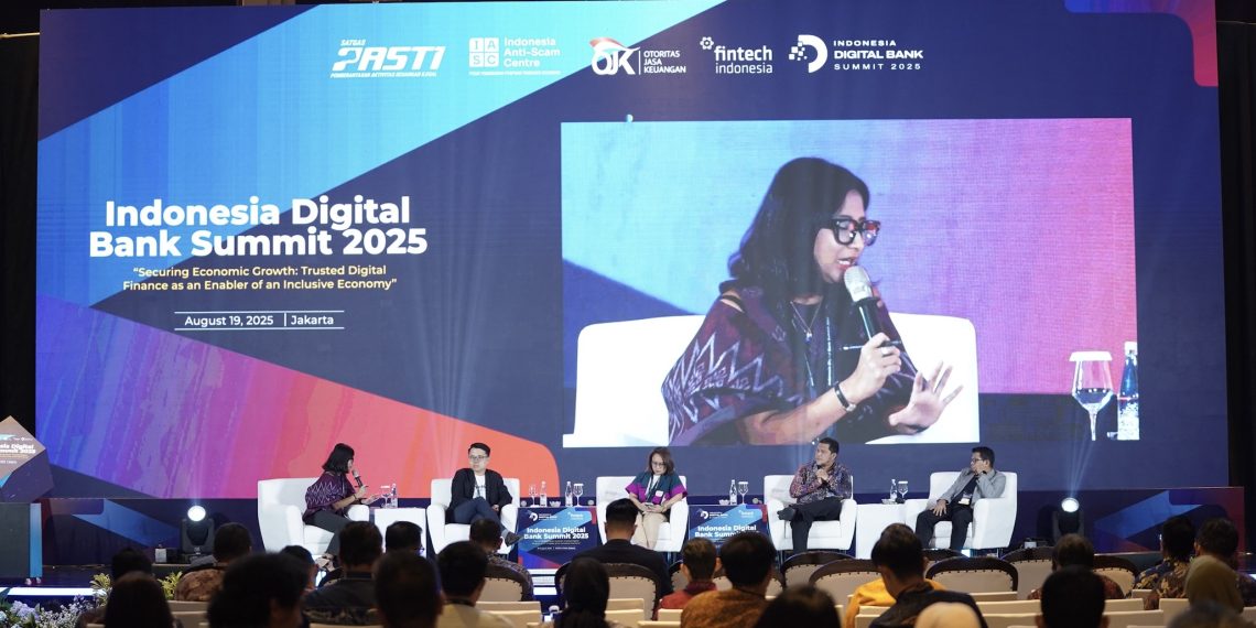 Panel diskusi “The Great Enabler: Digital Finance Solutions for Real Sector Transformation” di IDBS 2025 menghadirkan pemimpin industri membahas strategi kolaboratif mendorong UMKM, memperkuat ekosistem digital, dan mendukung pertumbuhan ekonomi nasional.
