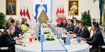 Presiden Republik Indonesia, Prabowo Subianto, dan Presiden Republik Peru, Dina Ercilia Boluarte Zegarra, menggelar pertemuan bilateral dengan format working lunch bersama delegasi masing-masing negara di Istana Merdeka, Jakarta, pada Senin, 11 Agustus 2025. Foto: (BPMI Setpres)