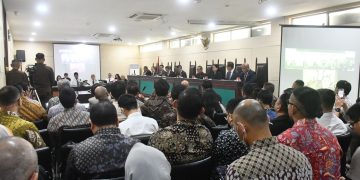 Komisi Pengawas Persaingan (KPPU) mulai melaksanakan sidang pemeriksaan pendahuluan atas Perkara Nomor 05/KPPU-I/2025 tentang Dugaan Pelanggaran Pasal 5 Undang-Undang Nomor 5 Tahun 1999 terkait Layanan Pinjam- Meminjam Uang/Pendanaan Bersama Berbasis Teknologi Informasi (Fintech P2P Lending) di Indonesia hari ini (14/08) di Kantor Pusat KPPU Jakarta.