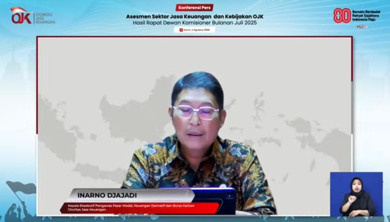 Kepala Eksekutif Pengawas Pasar Modal, Derivatif Keuangan, dan Bursa Karbon OJK, Inarno Djajadi, dalam koneferensi pers Rapat Dewan Komisioner Bulanan (RDKB) OJK di Jakarta, Senin, 4 Agustus 2025.