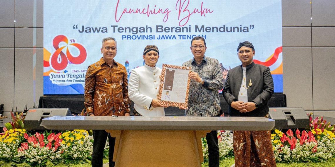 Indonesia Eximbank Institute resmi meluncurkan buku kajian strategis berjudul “Jawa Tengah Berani Mendunia”,