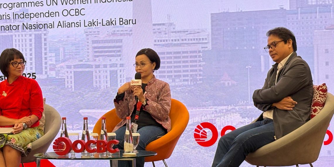 Komisaris Independen OCBC Betti Alisjahbana (tengah) dalam acara Media Chit Chat bersama bersama UN Women Indonesia dan Aliansi Laki-laki Baru (ALB).