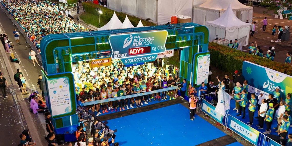 Antusiasme 6.500 peserta yang memadati garis start menanti momen flag off pada gelaran PLN Electric Run tahun lalu.