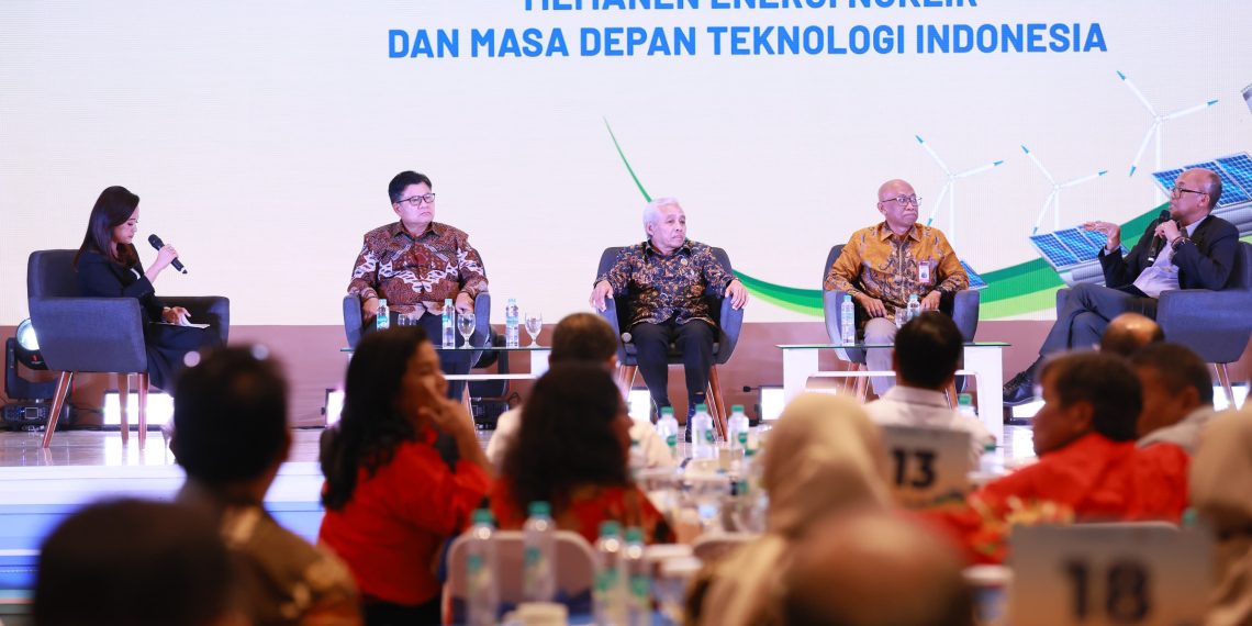 Para panelis panelis dalam agenda Nusantara Energi Forum yang digelar di Jakarta pada Rabu (20/8).