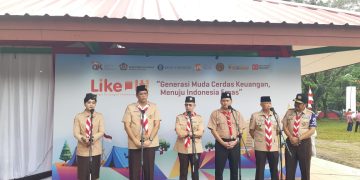 Ketua Dewan Komisioner OJK, Mahendra Siregar (tiga dari kiri) saat konpres LIKE IT di Cibubur, Jakarta, Kamis (14/8)