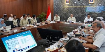 Wamenkop Ferry Juliantono saat memimpin Rapat Koordinasi Inventarisasi Aset Kopdes/ Kel Merah Putih di Kantor Kementerian Koordinator Bidang Pangan, Jakarta, Selasa (26/08).