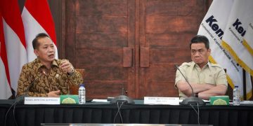 Wamenkop Ferry saat memimpin Rapat Koordinasi (Rakor) lintas Kementerian/Lembaga dan BUMN terkait Skema dan Mekanisme Pembiayaan Kopdes/ Kel Merah Putih di Jakarta, Jumat (22/08).