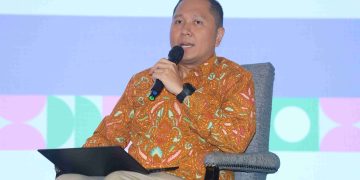 Wakil Ketua Komite Tetap (Komtap) II Kajian Ekonomi Global Strategis Kamar Dagang dan Industri (Kadin) Indonesia, Josua Pardede dalam Growth Summit 2025 yang digelar Moengage dan Infobank Digital di Grand Ballroom Hotel Kempinski, Jakarta, Kamis, 7 Agustus 2025.