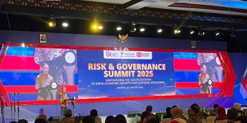 Ketua Dewan Komisioner OJK Mahendra Siregar