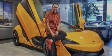 Ahmad Sahroni dengan koleksi mobil mewahnya (foto: istimewa)