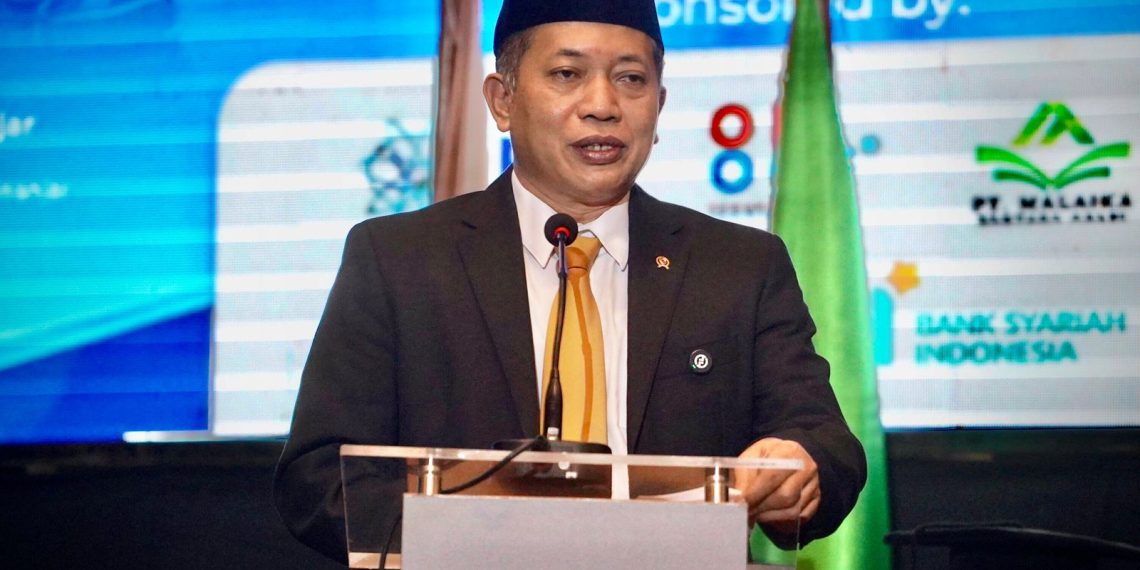 Menkop Ferry dalam keynote speech pada acara Wisuda ke-9 Universitas Ary Ginanjar (UAG) di Menara 165, Jakarta, Rabu (10/9).