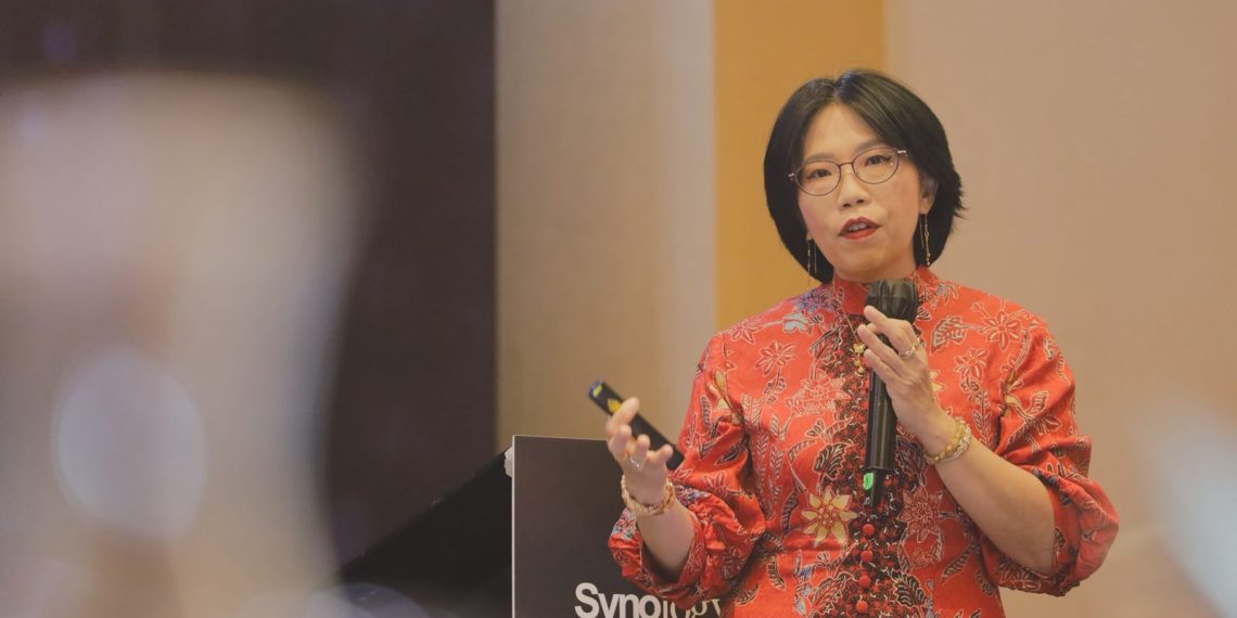 EVP IT Architecture, Data Management & Service Quality Group PT Bank Central Asia Tbk (BCA), Lily Wongso, dalam acara "Infobank Connect: Financial Inclusion 5.0 – Membangun Sistem Perlindungan Data Melalui Teknologi Digital"