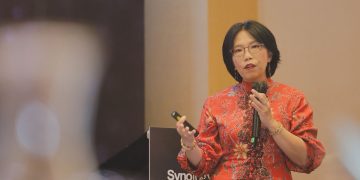 EVP IT Architecture, Data Management & Service Quality Group PT Bank Central Asia Tbk (BCA), Lily Wongso, dalam acara "Infobank Connect: Financial Inclusion 5.0 – Membangun Sistem Perlindungan Data Melalui Teknologi Digital"