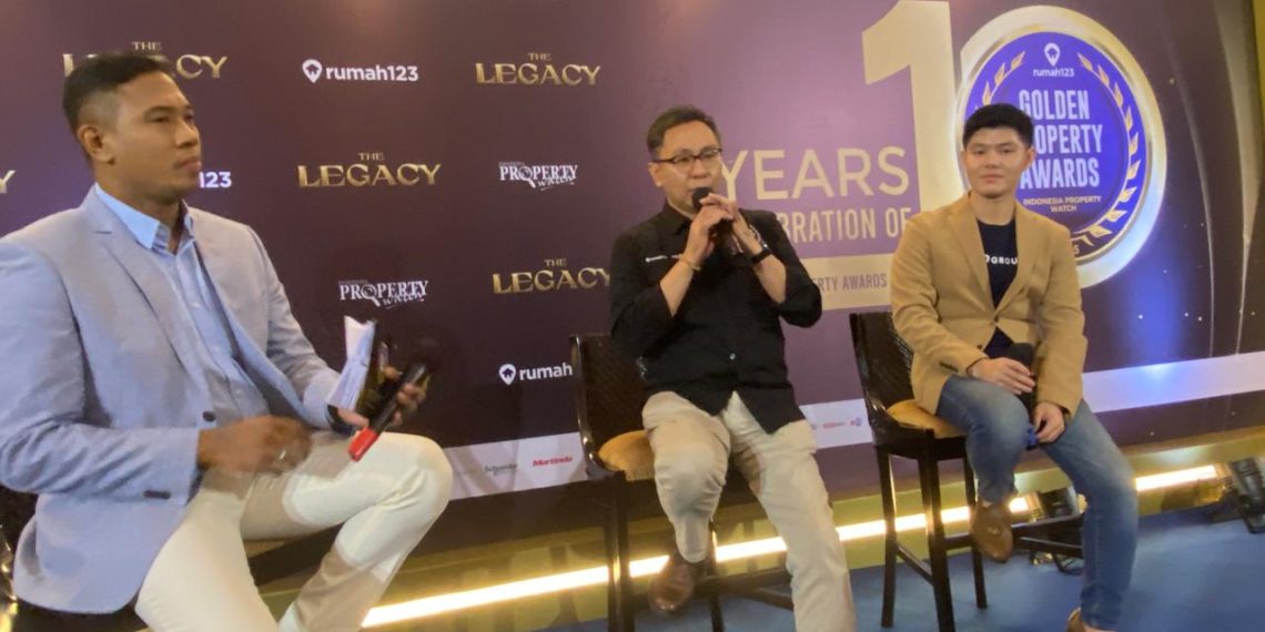CEO Indonesia Property Watch (IPW), Ali Tranghanda (tengah) dan Vice President Marketing Rumah123, Andry Law (kanan)