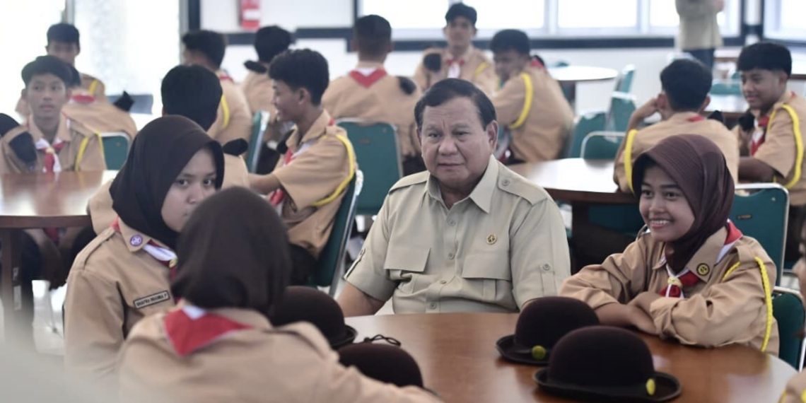 Presiden Prabowo Subianto meninjau Sekolah Rakyat Menengah Atas (SRMA) Margaguna di Jakarta Selatan, pada Kamis, 11 September 2025. Foto: BPMI Setpres