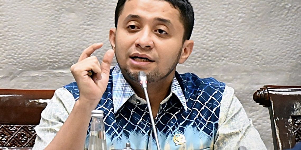 Anggota Komisi XI DPR RI, Habib Idrus Salim Aljufri dalam rapat kerja tersebut, di Gedung Nusantara I, DPR RI, Senayan, Jakarta, Rabu (17/9/2025). Foto : DPR