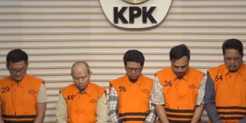 KPK secara resmi menahan lima tersangka kasus dugaan tindak pidana korupsi dalam pencairan kredit usaha pada PT Bank Perkreditan Rakyat (BPR) Bank Jepara Artha (Perseroda) periode 2022-2024. (Tangkapan layar YouTube @HUMASKPK: Julian)