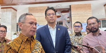 Ketua Dewan Komisioner Otoritas Jasa Keuangan (OJK) Mahendra Siregar